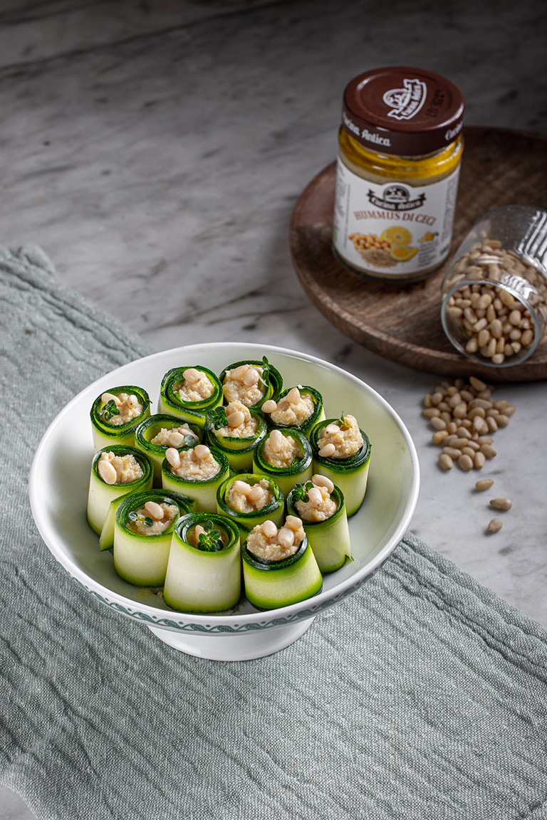 Courgette rolls with hummus