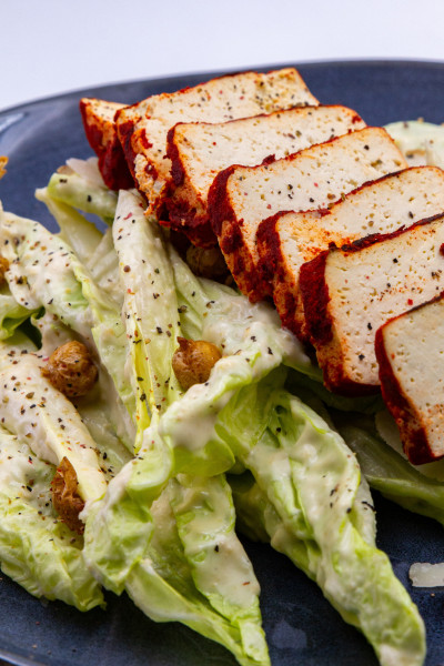 Caesar salad with vegan mayonnaise and paprika-flavoured tofu