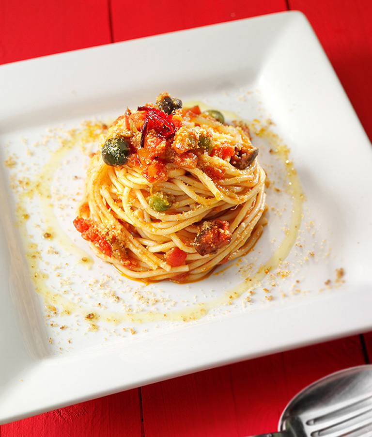 Spaghetti nest with zingara sauce